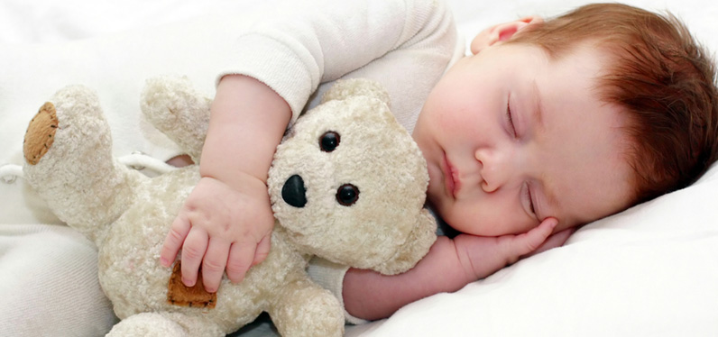 cute-baby-hugging-and-sleeping-with-teddy-bear-doll-photo-hd-image-jpg